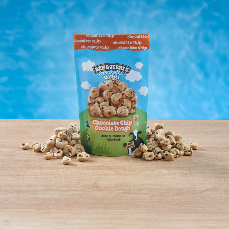 Chocolate Chip Cookie Dough Chunks Snack aus Cookieteig-Stücken mit Schokoladenstückchen, tiefgefroren.