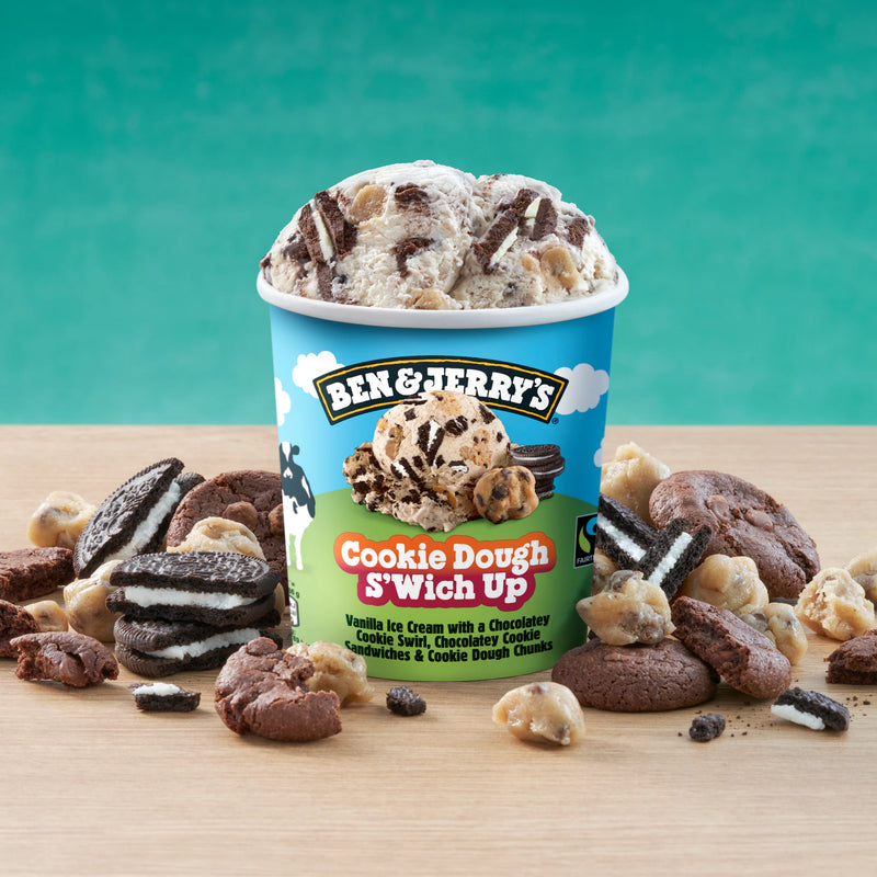 Cookie Dough S’Wich Up Vanille-Eis mit schokoladigen Sandwich-Cookies, Chocolate-Chip-Keksteig-Chunks und einem Schoko-Cookie-Strudel Hauptbild